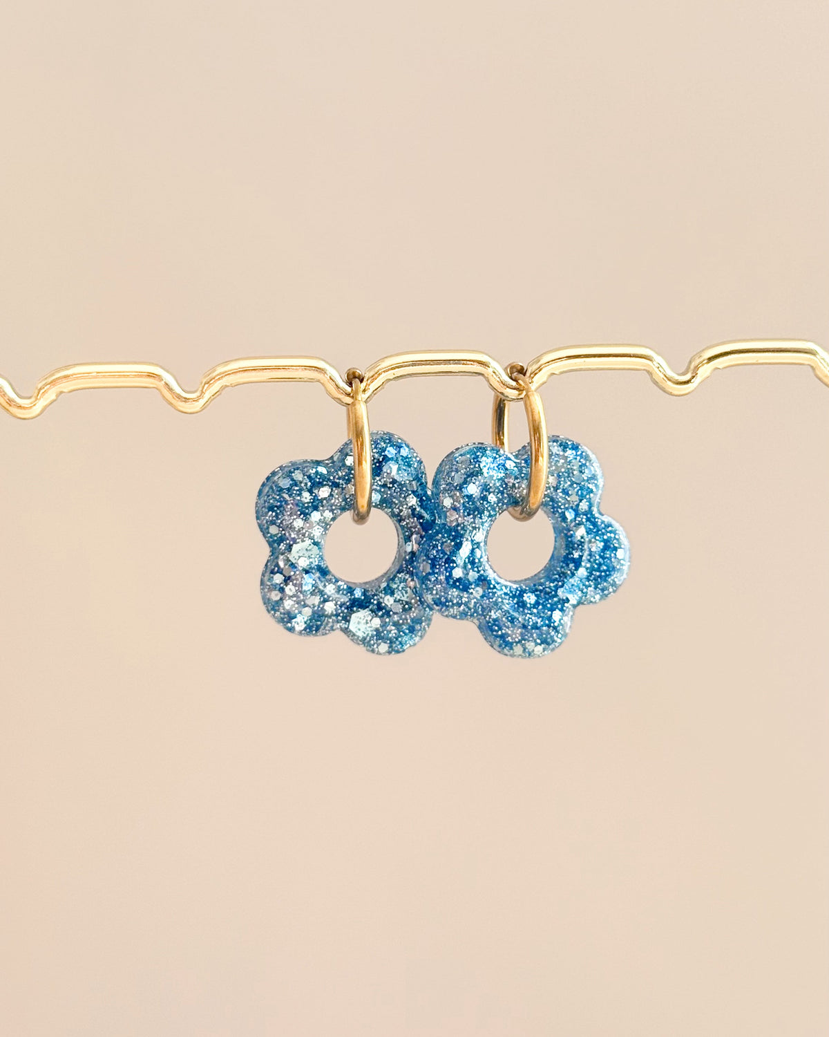 Créoles fleurs 25 mm - bleu champagne