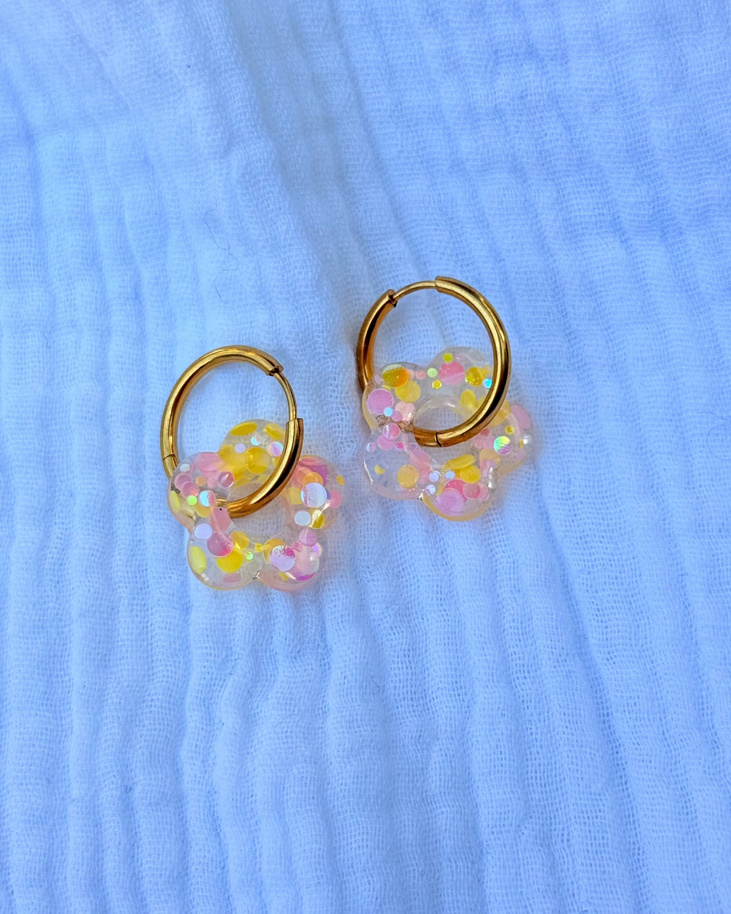 Créoles MOYENNES fleurs - rose pop