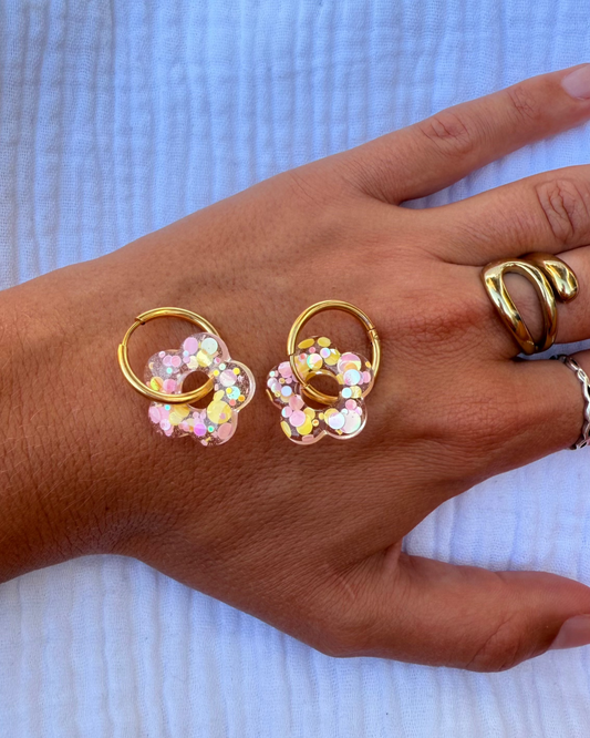 Créoles MOYENNES fleurs - rose pop