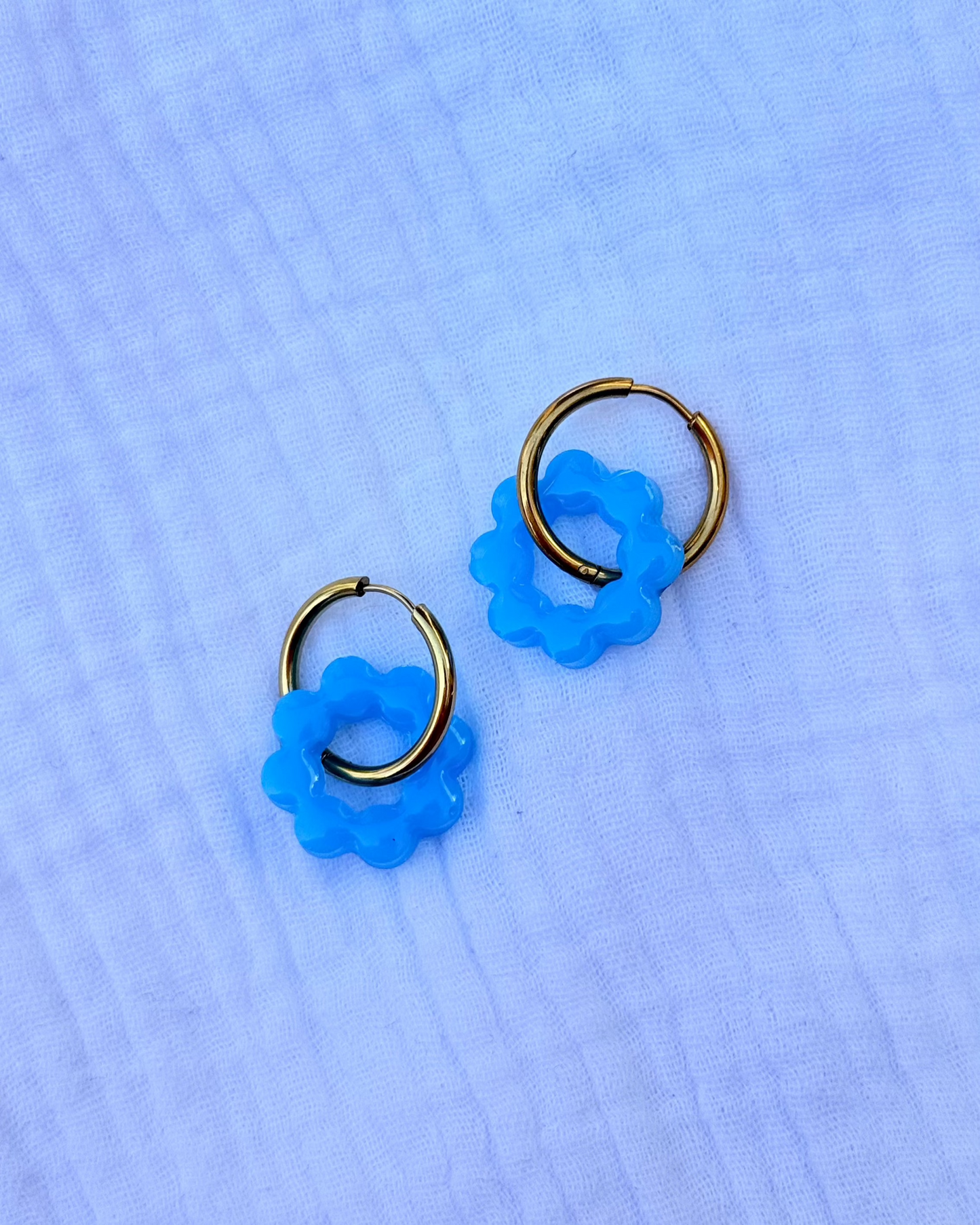 Créoles MOYENNES couronnes - bleu pop