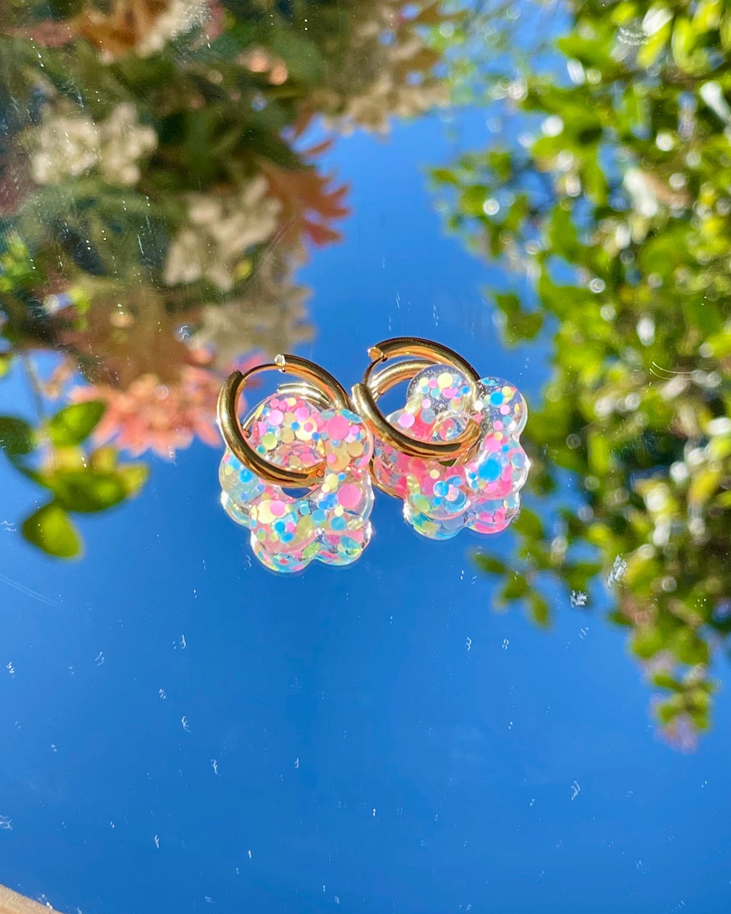 Créoles MOYENNES fleurs arc-en-ciel