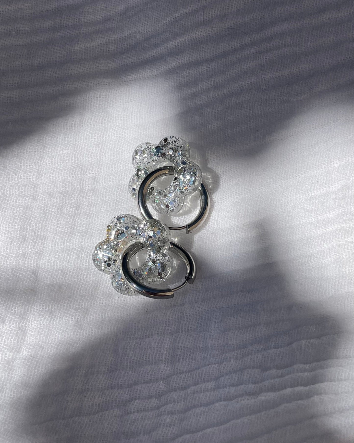 Créoles MOYENNES fleurs - argenté