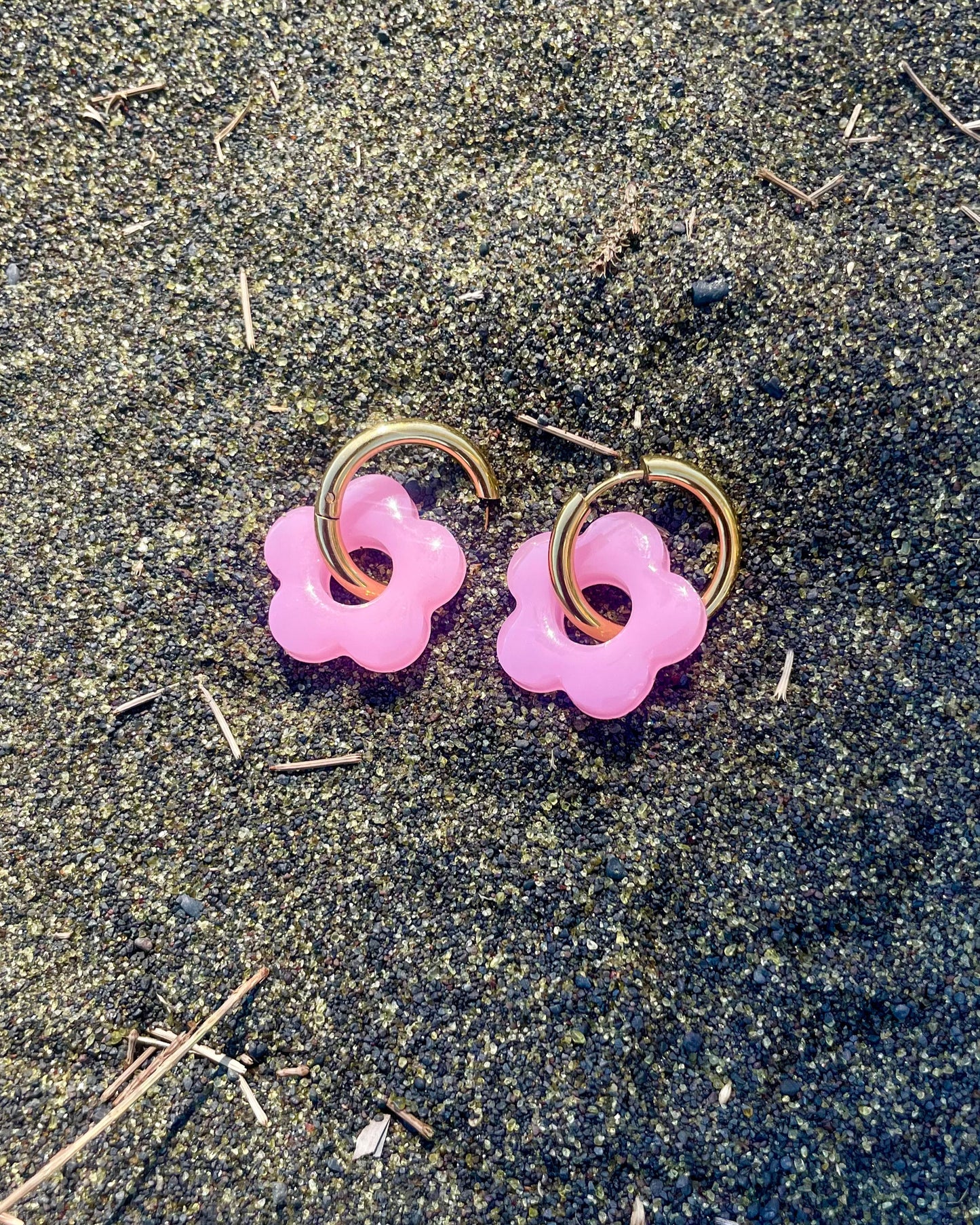 Créoles MOYENNES fleurs - rose pastel