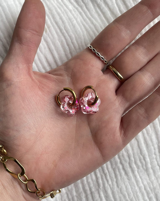 Créoles petites fleurs - rose fuchsia