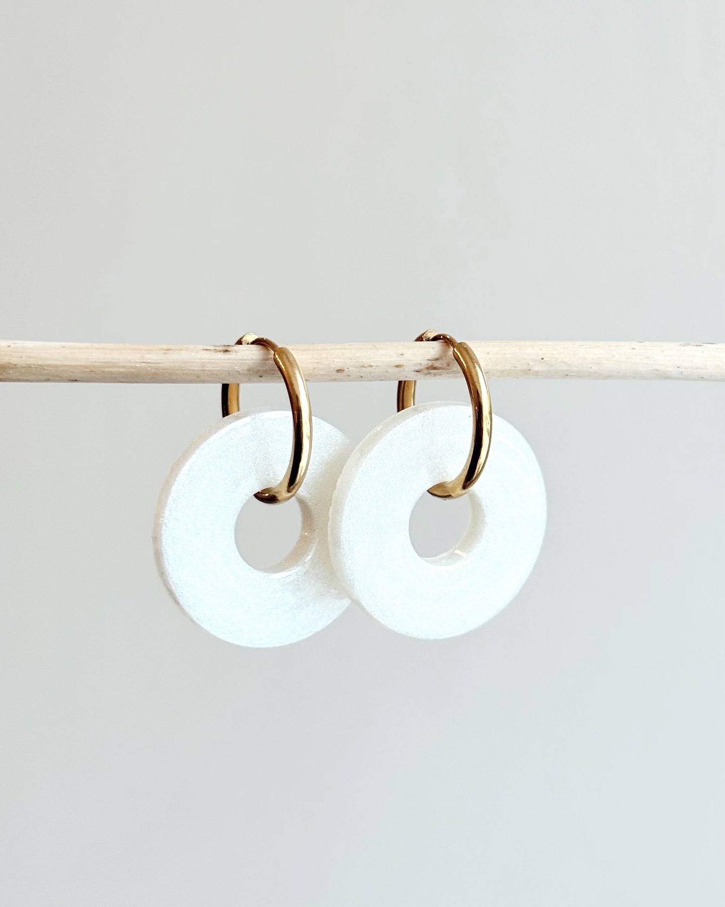 Créoles LUNA - blanche nacrée