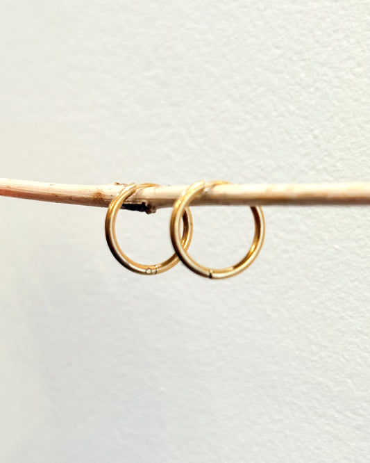 Créoles dorées seules