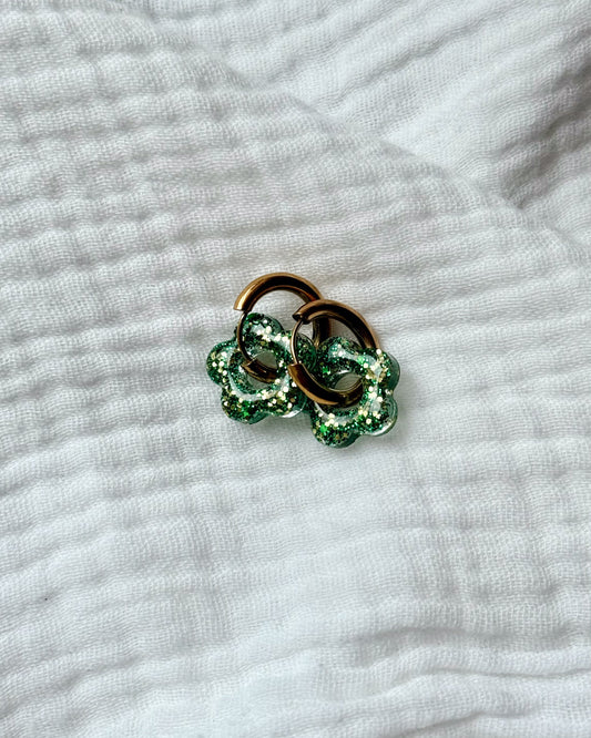 Créoles petites fleurs - verte pailletée