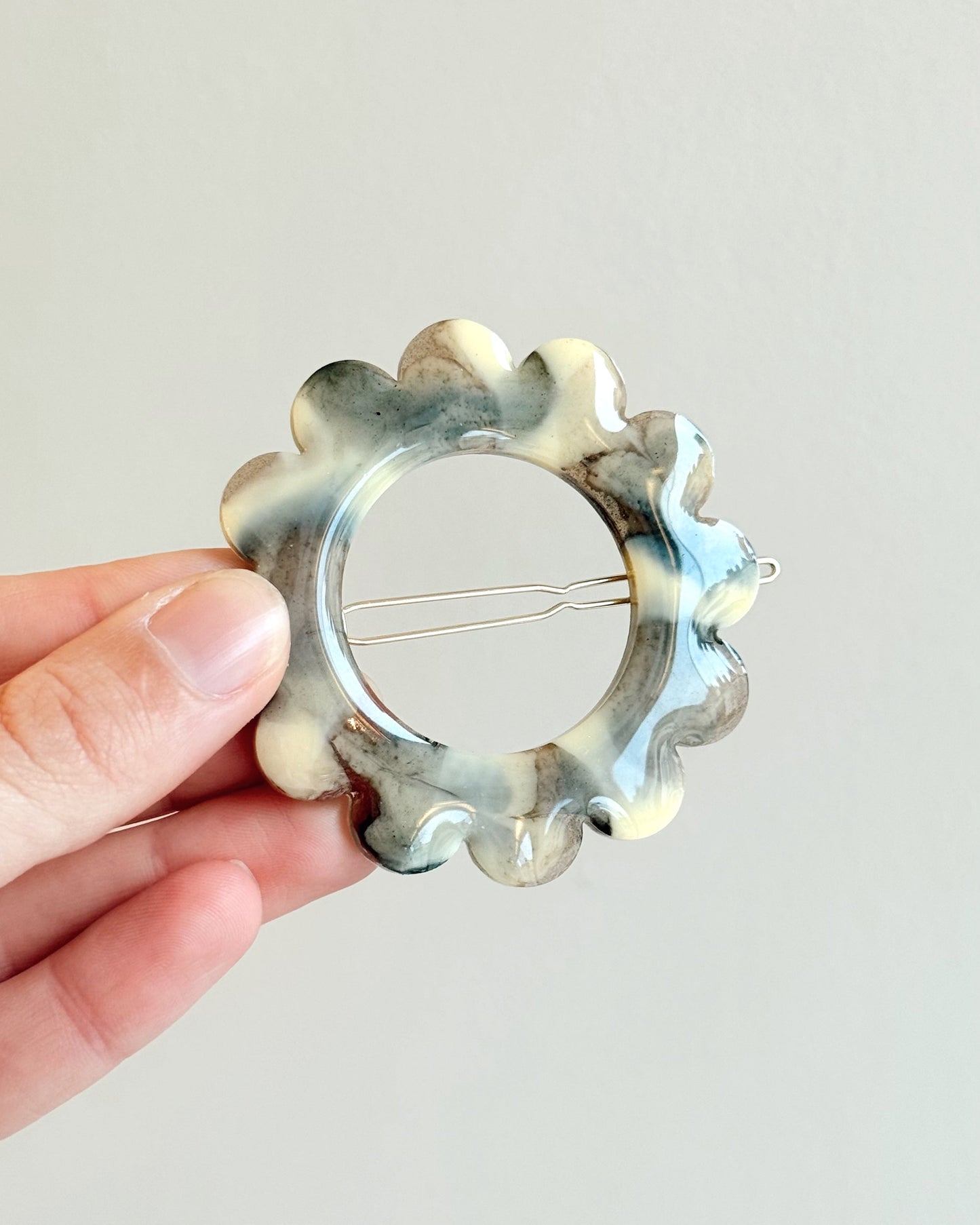 GRANDE barrette flower - marbrée beige