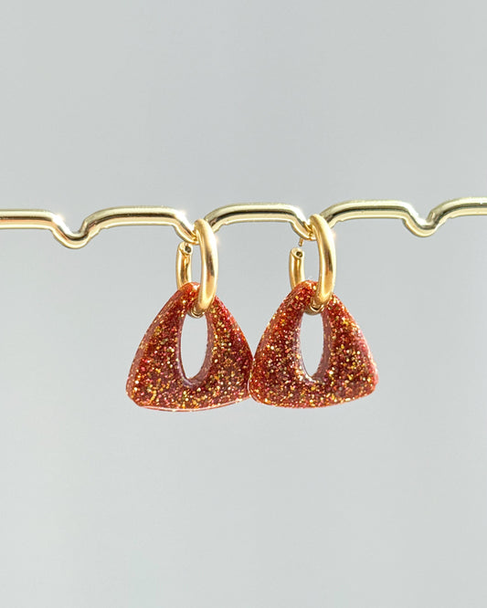 Créoles triangles - orange mini paillettes