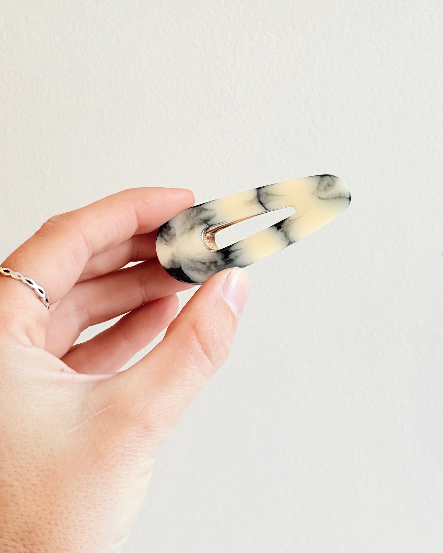 Barrette cheveux - marbrée beige grisé