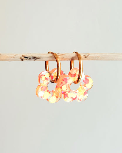 Créoles MOYENNES fleurs - rouge pop