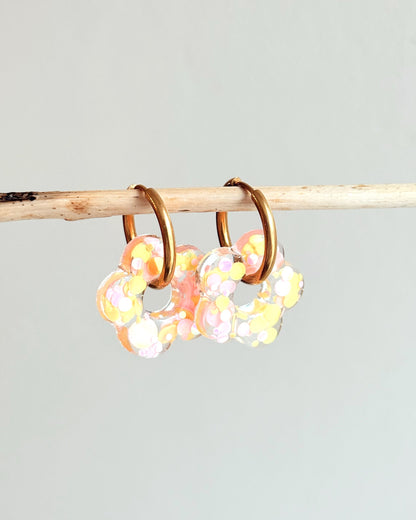 Créoles MOYENNES fleurs - rose pop