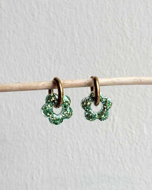 Créoles petites fleurs - verte pailletée