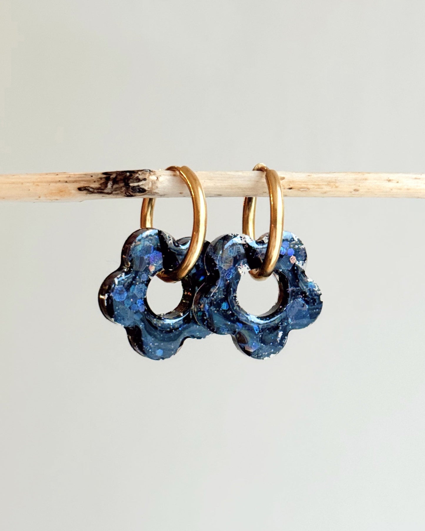 Créoles MOYENNES fleurs - noir pop