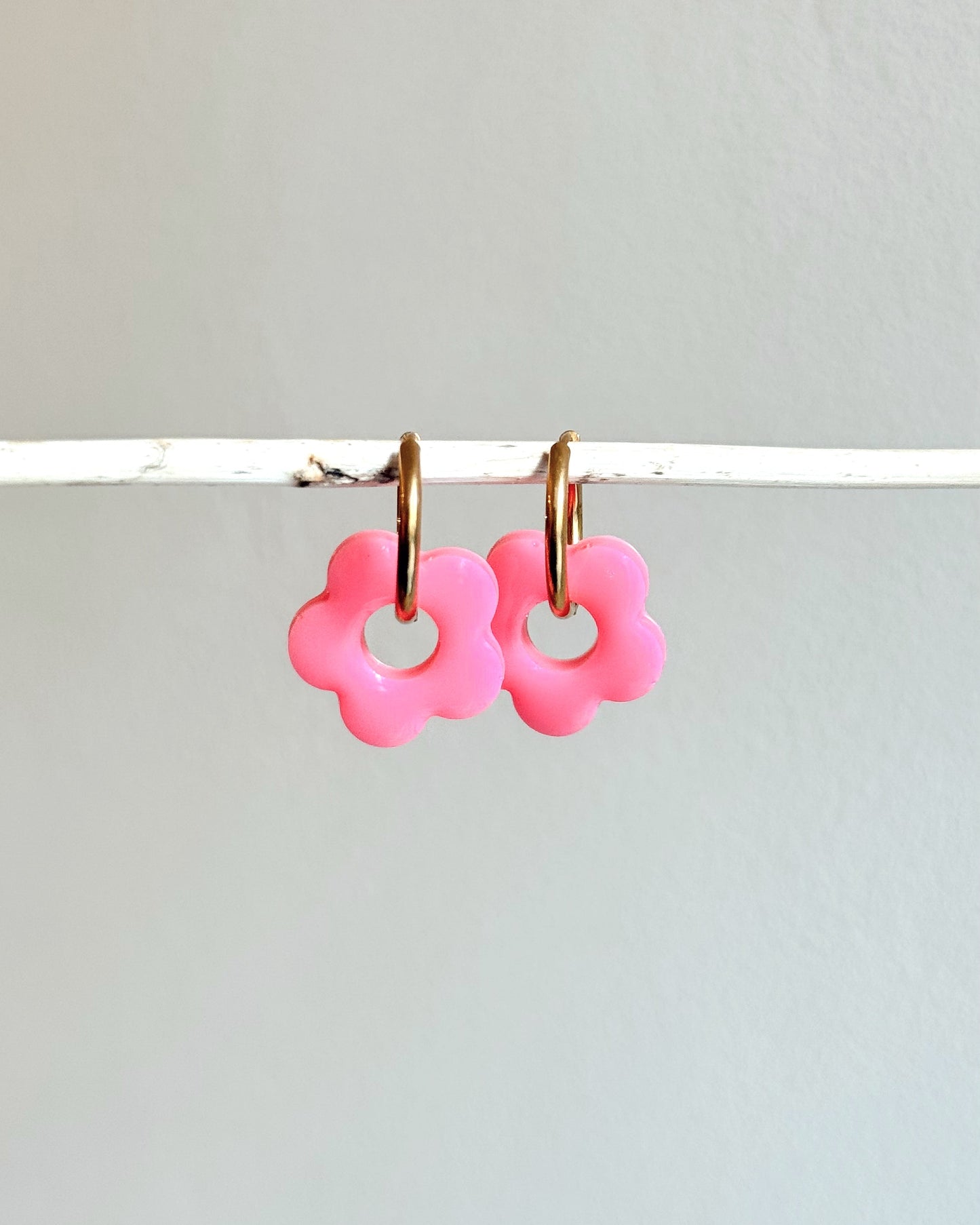 Créoles MOYENNES fleurs - rose pastel