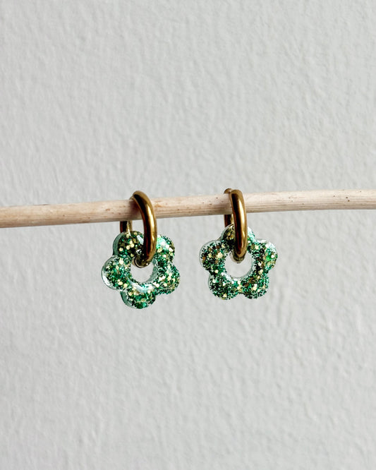 Créoles petites fleurs - verte pailletée