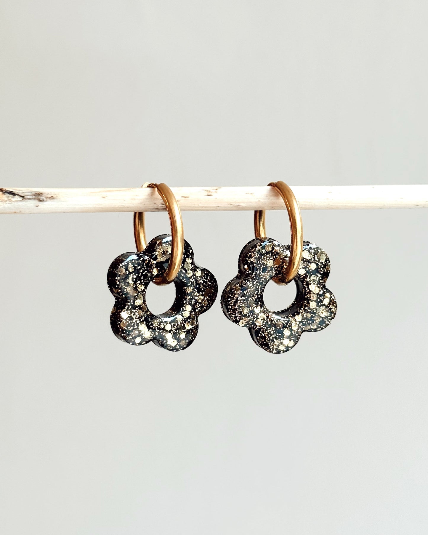 Créoles MOYENNES fleurs - noir doré